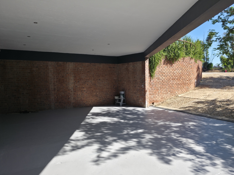 5 Bedroom Property for Sale in Noorsekloof Eastern Cape